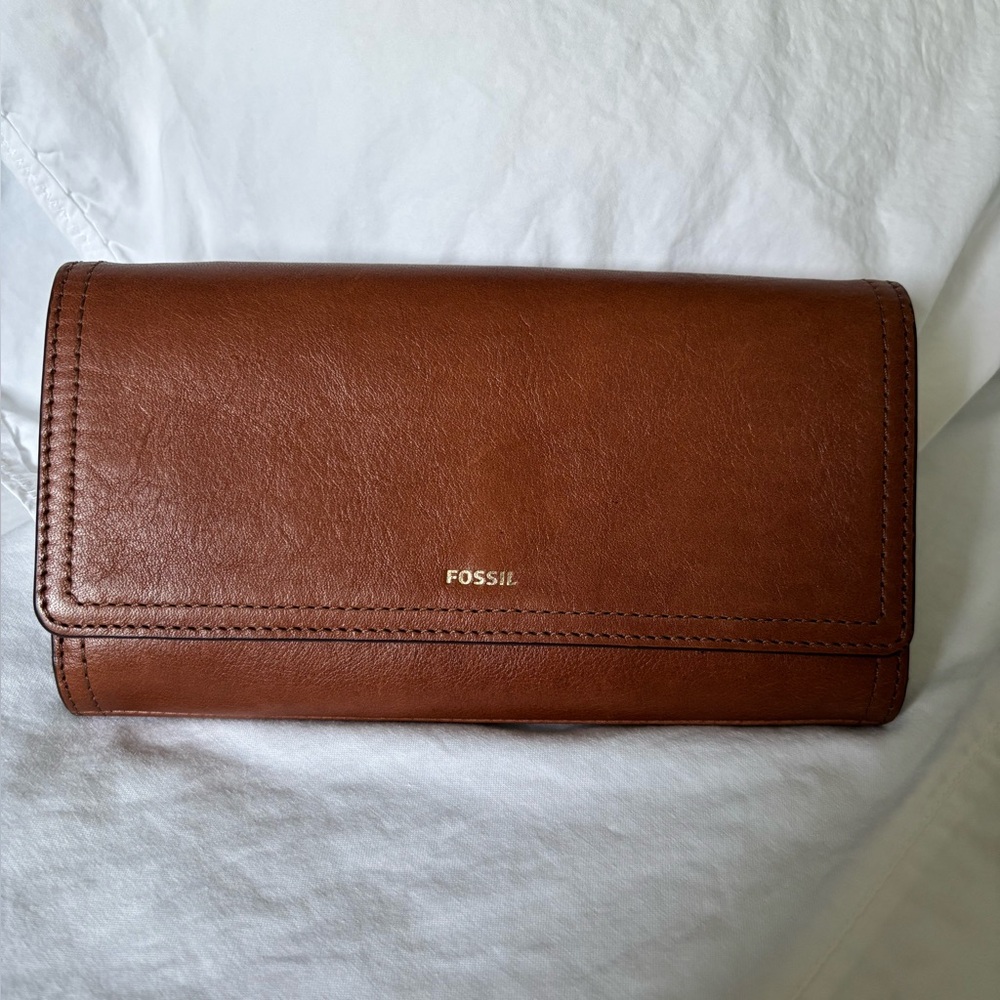 SOLD - Fossil Tan Leather Women's Wallet